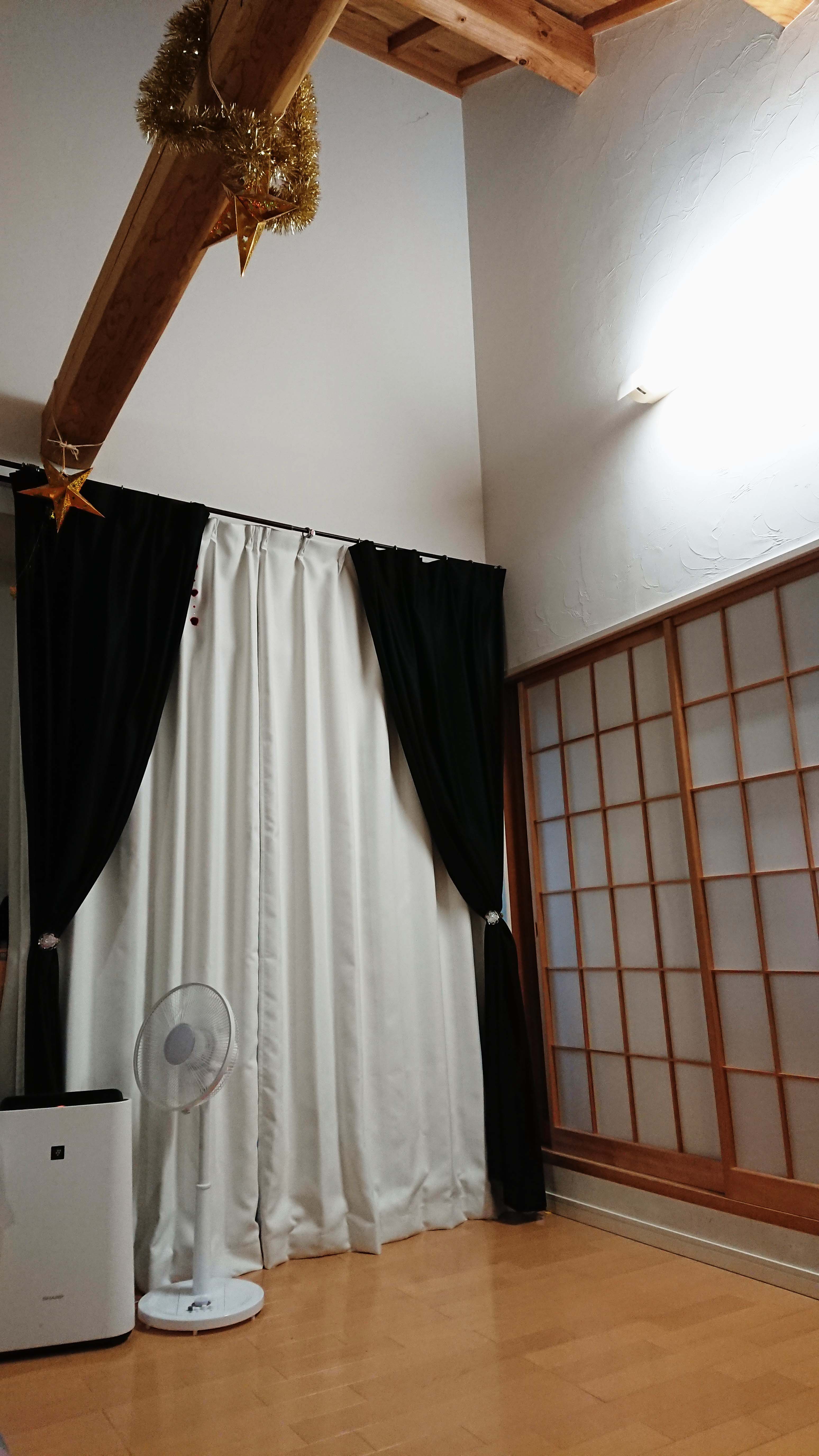 真っ白なカーテン K Wave D Pure White と 7colors White 又は 7colors Black のセット Br サイズ 幅30 100cm 丈80 150cm カーテン1枚 レースカーテン1枚 カーテン通販 くれない本店 レビュー一覧 カーテンくれないweb本店