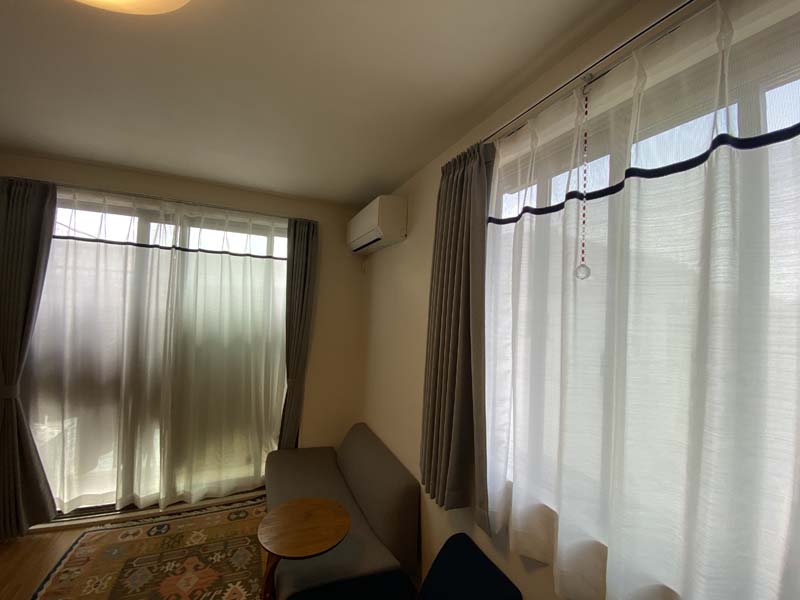 サイズ：幅30～100cm×丈80～150cm：1枚 昼夜目隠し、なのに採光・換気