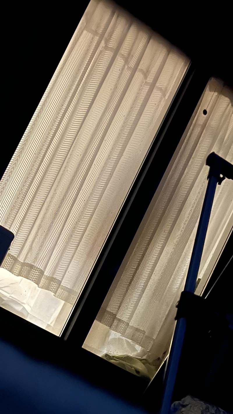 サイズ：幅30～100cm×丈80～150cm：1枚 昼夜目隠し、なのに採光・換気