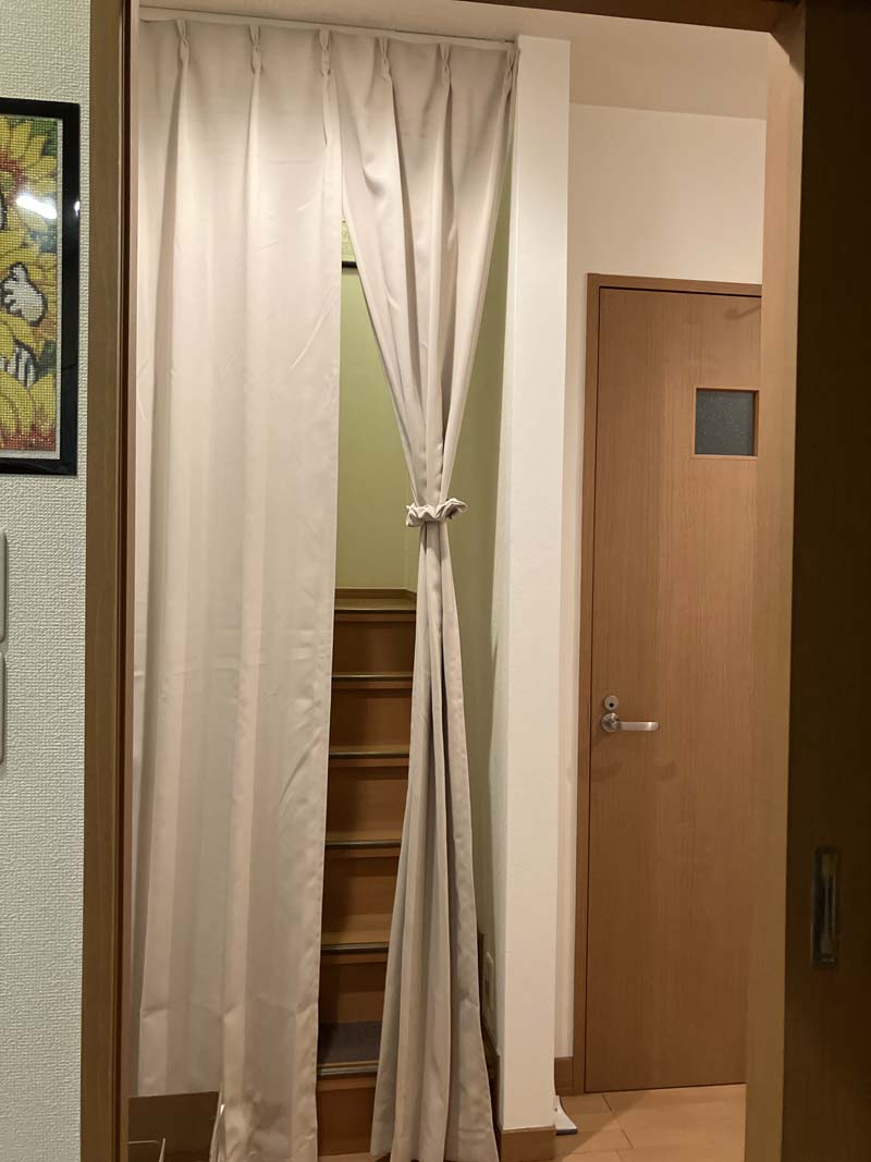 省エネ節電カーテン リビング階段や間仕切りに「高気密・高断熱
